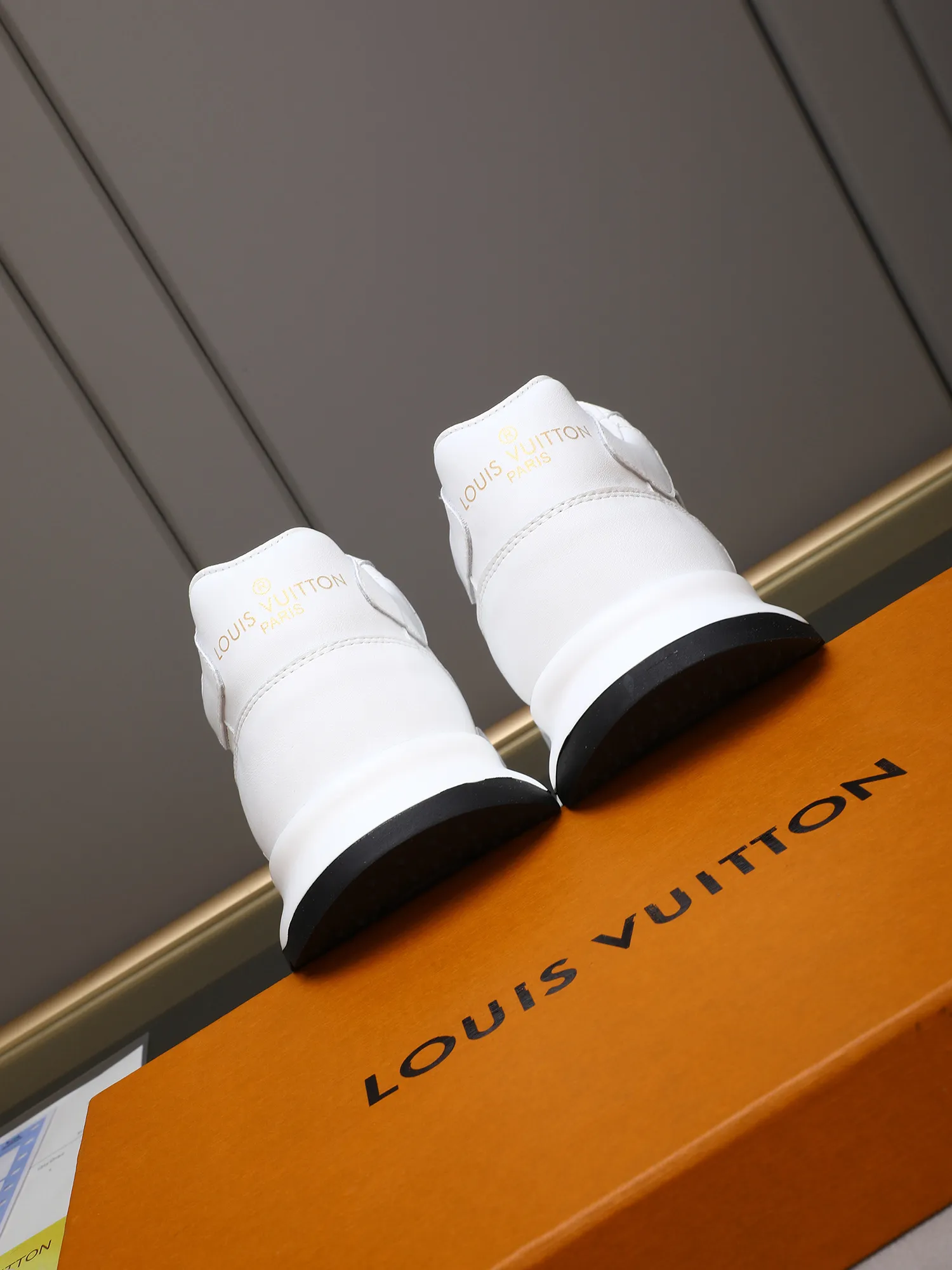Men's shoes 💰460 [LV] Imported calfskin embossed, breathable first-layer sheep lining ✊✊Fashionable, crisp, stylish, more eye-catching and more classy. It will subvert the old idea and be a must-have for fashionistas who want to spend time with you! Must keep it for yourself! High and comfortable but low, high-end quality workmanship. 38-44 (45 customized)